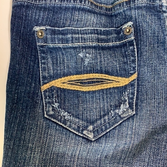 T5 Stretch Blue Denim Distressed Cut Off Shorts Cuffed Hem Sz 7 Juniors - Picture 4 of 9